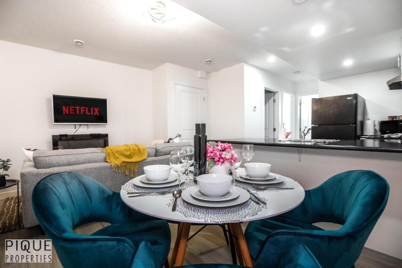 Vibrant Modern Oasis - Free Parking, Netflix, Fast Wi-Fi - Long Stays Welcome Эдмонтон Экстерьер фото